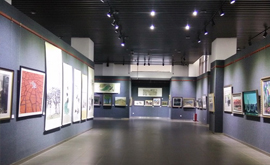 參觀昆明市博物館環(huán)保書畫展，為搭建教育基地學習、取經(jīng)